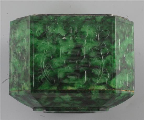 A Chinese carved Maw Sit Sit jade box and cover, 20th century, 6.8cm